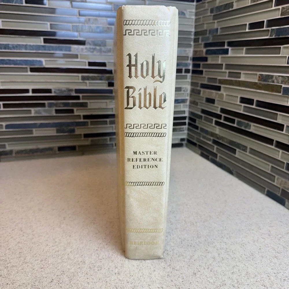 New Heirloom Holy Bible Master Reference Edition KJV Red Letter 1988 Large Print